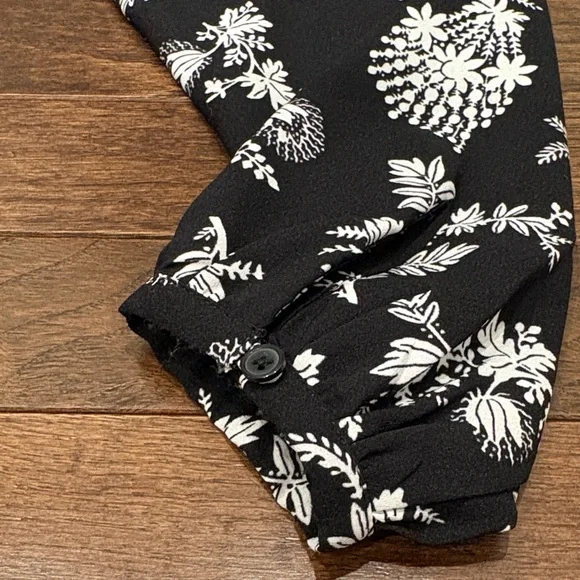 Ann Taylor LOFT Black White Floral Wrap Dress Size 0 Long Sleeve Mini Workwear - Picture 5 of 11